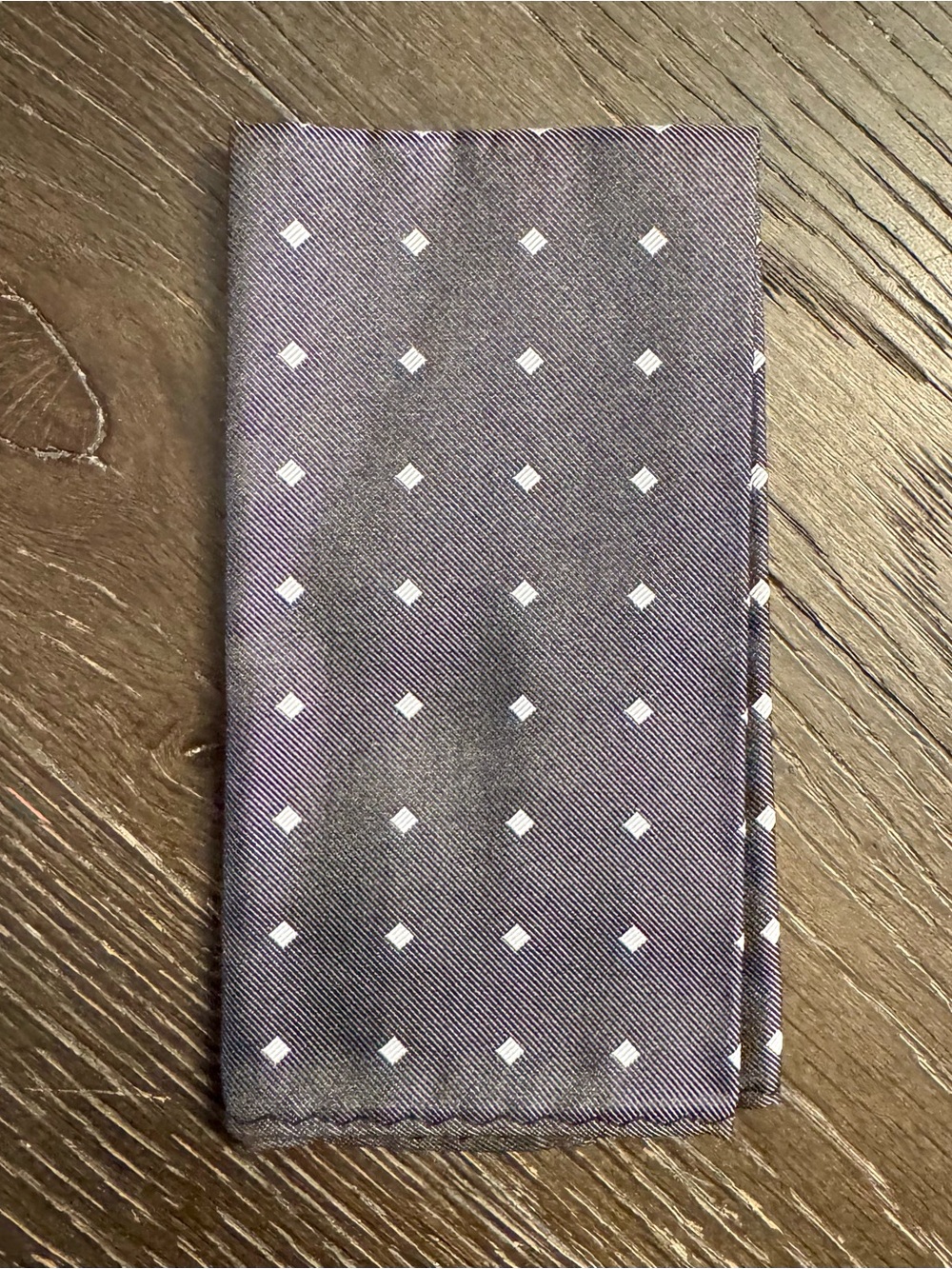 The Tie Bar Gray w/White Diamond Pattern Men’s SilkPocket Square. Gently Used